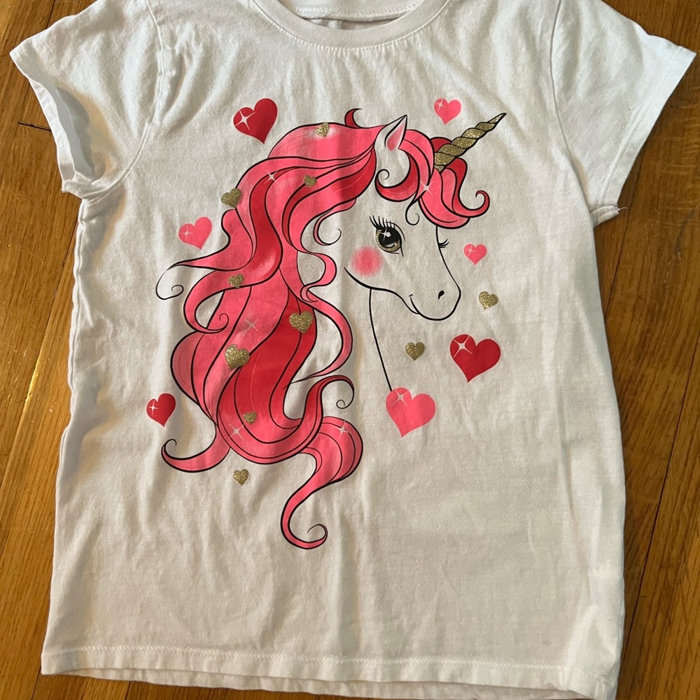 Unicorn and hearts tshirt
